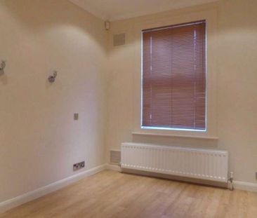 A one bedroom ground floor apartment to rent, benefiting from a pri... - Photo 1