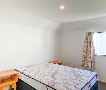 Modern Townhouse in Central City with Garage - Photo 3