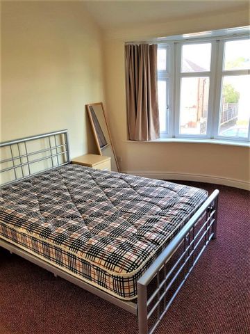 4 bedroom semi-detached house to rent - Photo 5