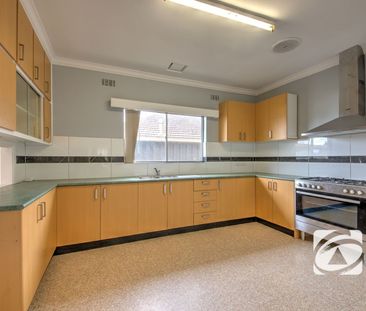 WELL PRESENTED FAMILY HOME - Photo 4