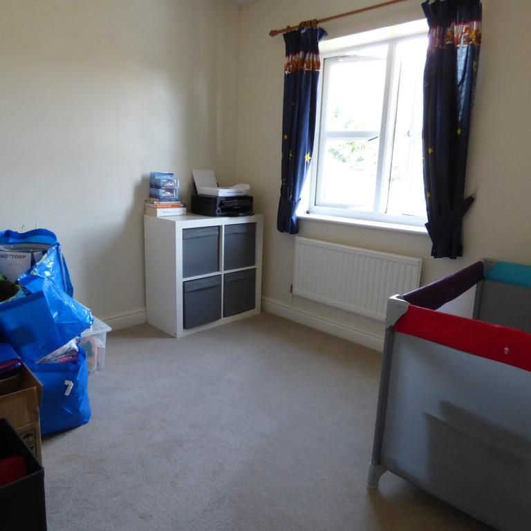 4 bedroom semi-detached house to rent - Photo 1
