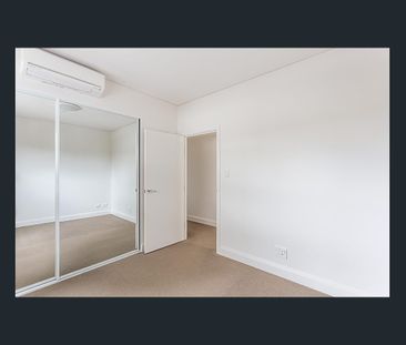 Elegant one bedroom apartment in 'Skyline' building - Photo 1