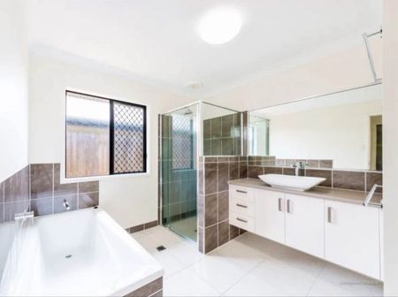 Andergrove - Photo 4