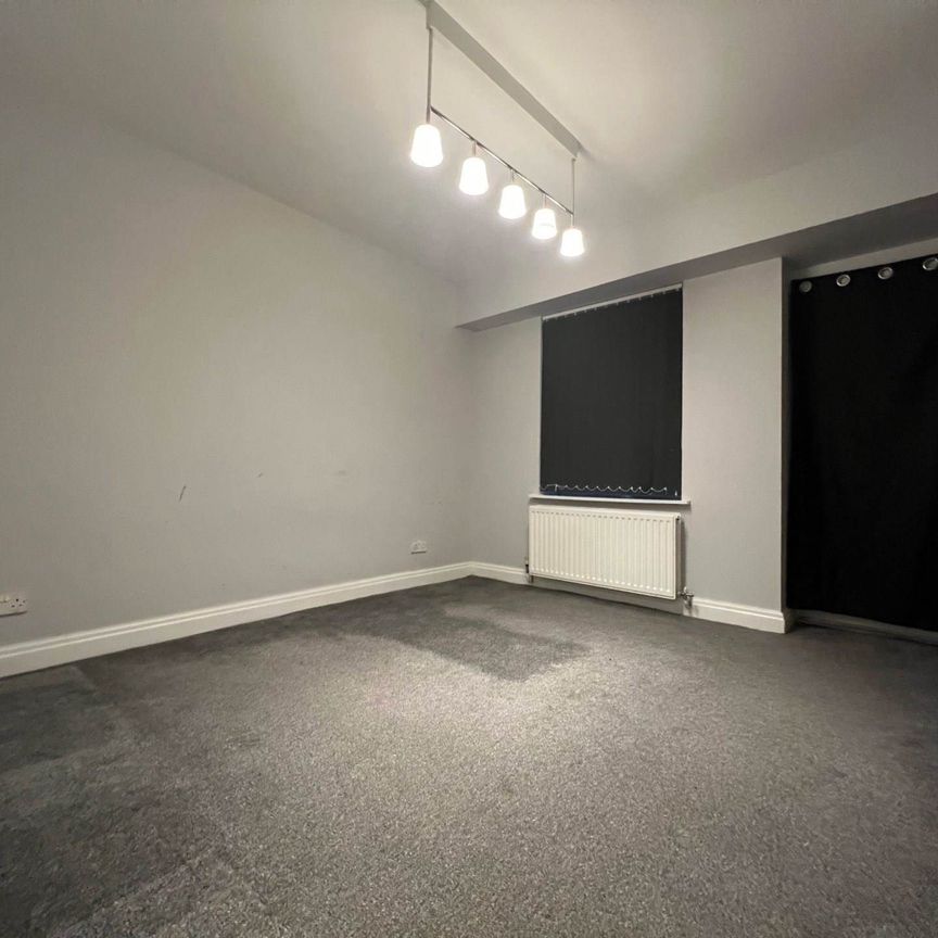 Price £700 pcm - Available Now - Unfurnished - Photo 1