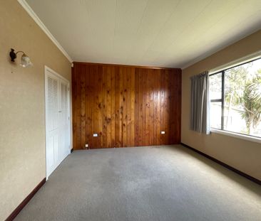 ELEVATED THREE BEDROOMS IN A PRIME LOCATION - Photo 5