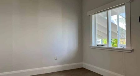 Lovely Home In Superb Location - Photo 5