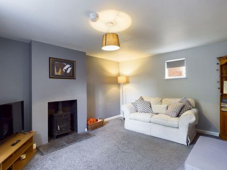 2 bedroom end of terrace house to rent - Photo 2