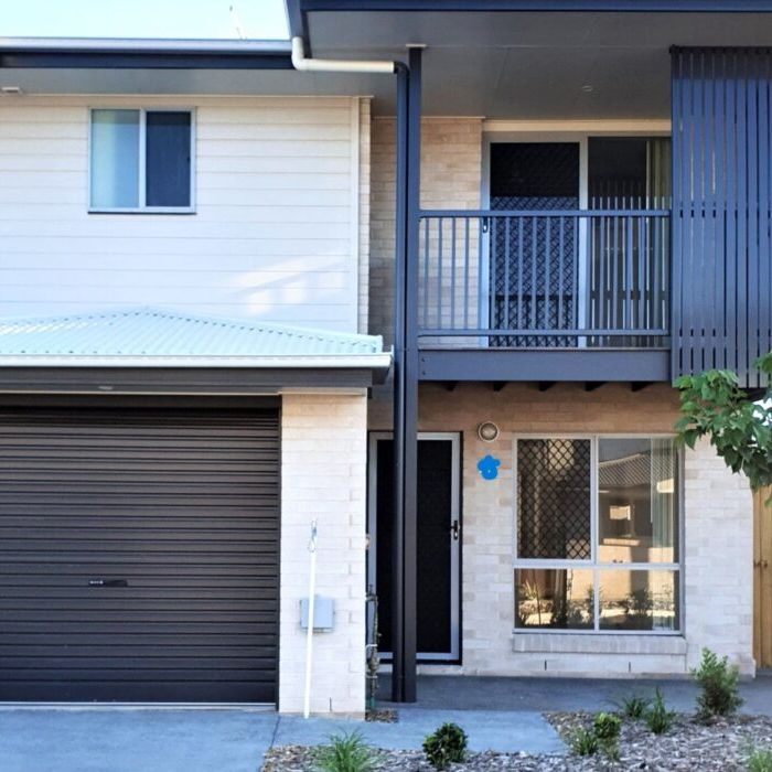 NEAR NEW 3 BEDROOM TOWNHOUSE, AVAILABLE NOW INSPECTIONS BY APPOINTMENT - Photo 1