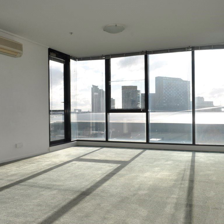 61/99 Whiteman Street - Photo 1