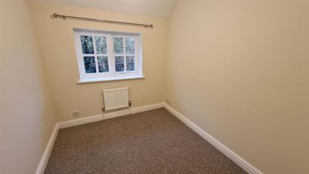 3 bedroom mews to rent - Photo 5