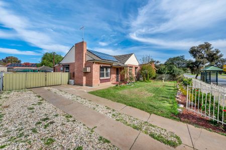 VERANDAH ENTERTAINING AREA | 2KW SOLAR SYSTEM - Photo 3