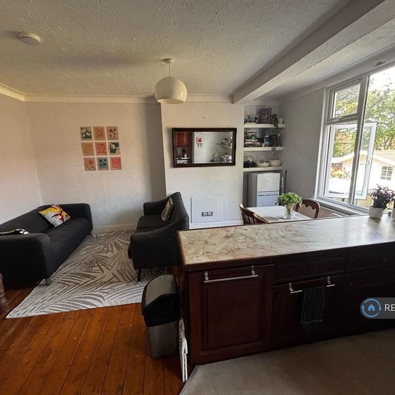1 bedroom in a house share to rent - Photo 1