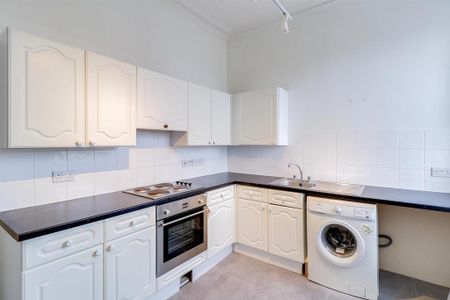 2 bedroom flat to rent - Photo 2
