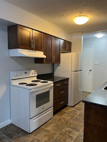 2 Bedroom Suite at 2318 Arlington AVE East Side Living - Photo 3