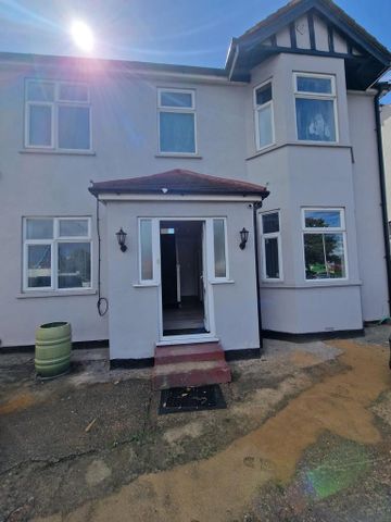 1 bedroom in a house share to rent - Photo 3