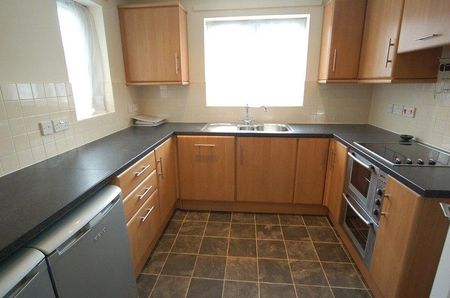 4 bedroom detached house to rent - Photo 4