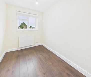3 bedroom flat to rent - Photo 6