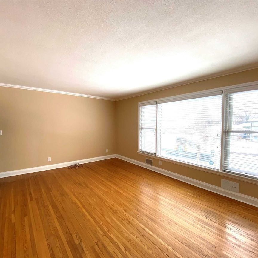 For Lease - 49 Grassmere Court, Oshawa, Ontario - Photo 1