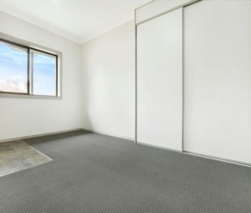 One bedroom unit in the centre of Wollongong! - Photo 1