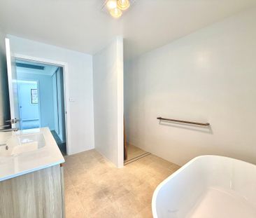 Stylish New Build in Sought-After Taree West - Photo 3