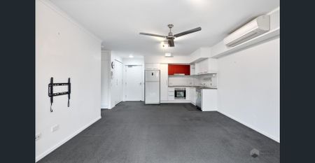 Low Maintenance Apartment in Great Location! - Photo 4