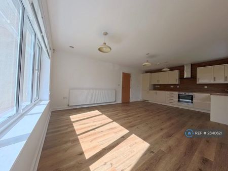 2 bedroom flat to rent - Photo 3