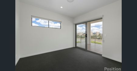 Generous Apartment – Stunning Views - Outstanding Value! - Photo 3