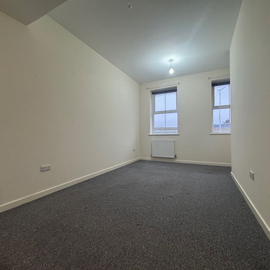 Terminus Road, Eastbourne - Photo 1