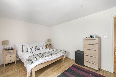 3 bedroom flat to rent - Photo 4