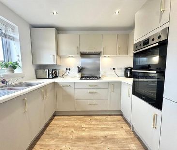 2 bedroom semi-detached house to rent - Photo 6