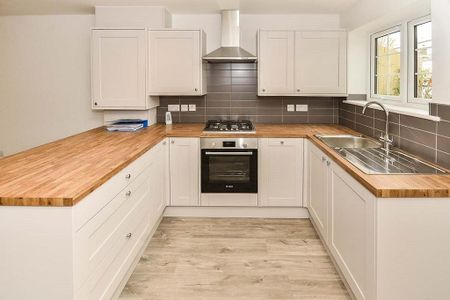 2 bedroom semi-detached house to rent - Photo 3