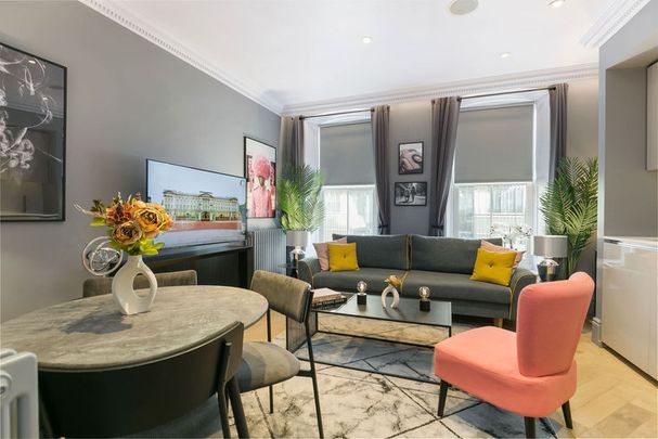 Broad Court - Photo 1