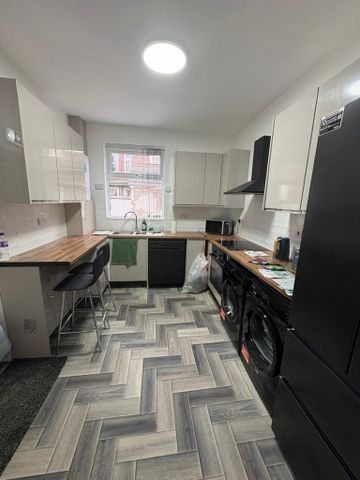 5 bedroom terraced house to rent - Photo 2