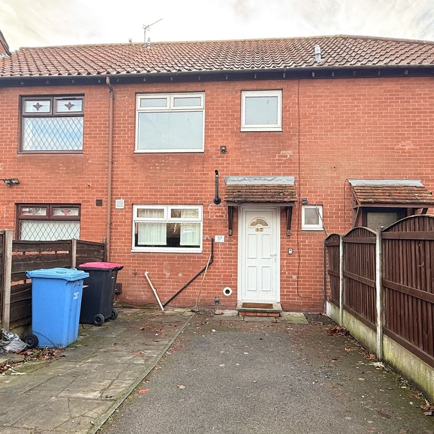 3 Bed Terraced House, Summerseat Close, M5 - Photo 1