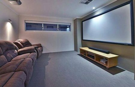LUXURY FAMILY HOME 5 x 3 + STUDY (6th Bedroom) + SWIMMING POOL + SPA + Theatre + Decked Outdoor Entertainment Area. - Photo 4