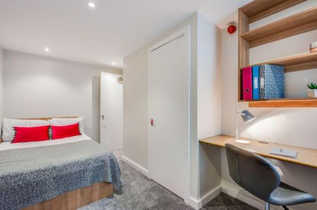 3 bedroom flat to rent - Photo 4