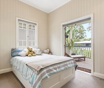 Beautiful Character Queenslander Family Home - Fully Furnished! - Photo 1