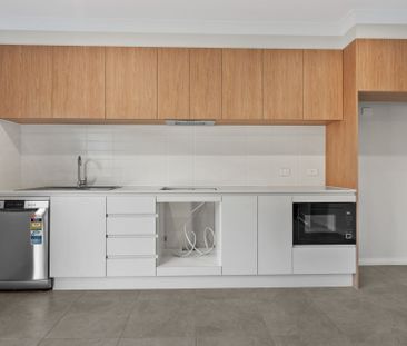 Century 21 &vert; the Paramount Group &ast;Granny Flat&ast; - Photo 4