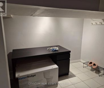 3072 CAULFIELD CRESCENT - Photo 2