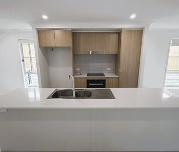 Spacious 4-Bedroom, 2-Bathroom House - Photo 2