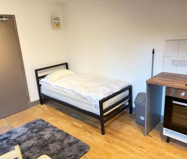 Studio Flat, Very Near Kilburn High Road Area, NW6 - Photo 5