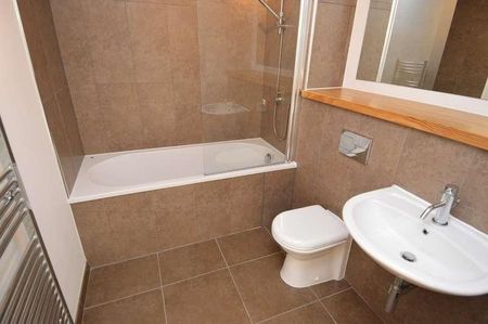 Flixton Road, Urmston, Manchester, M41 - Photo 2