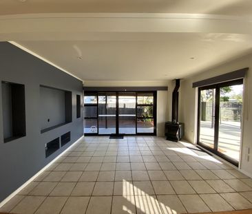 Property Management66 Tauhinu Road, Greenhithe - House for Rent - Photo 3