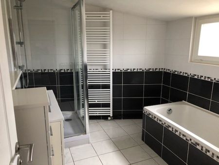 Location Appartement 3 pièces 89m² NOYELLES SOUS LENS 62221 - Photo 5