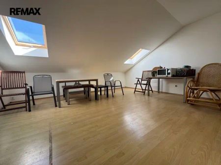 Dokonalé studentské bydlení kousek od Prahy - Fotografie 2