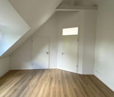 Stilvolle 2-Zimmer-Dachgeschosswohnung mit EBK und Dachterrasse! - Photo 6