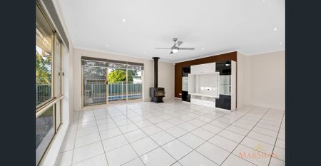 'Spacious Family Home in excellent location - Photo 2