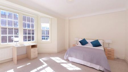 5 bedroom conversion flat with 4 bathrooms in 143 Park Road, NW8 - Photo 3