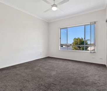 Upmarket Three-Level Townhouse in Riverland Residences! - Photo 2