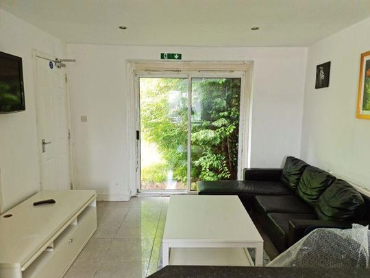 6 bedroom townhouse to rent - Photo 1